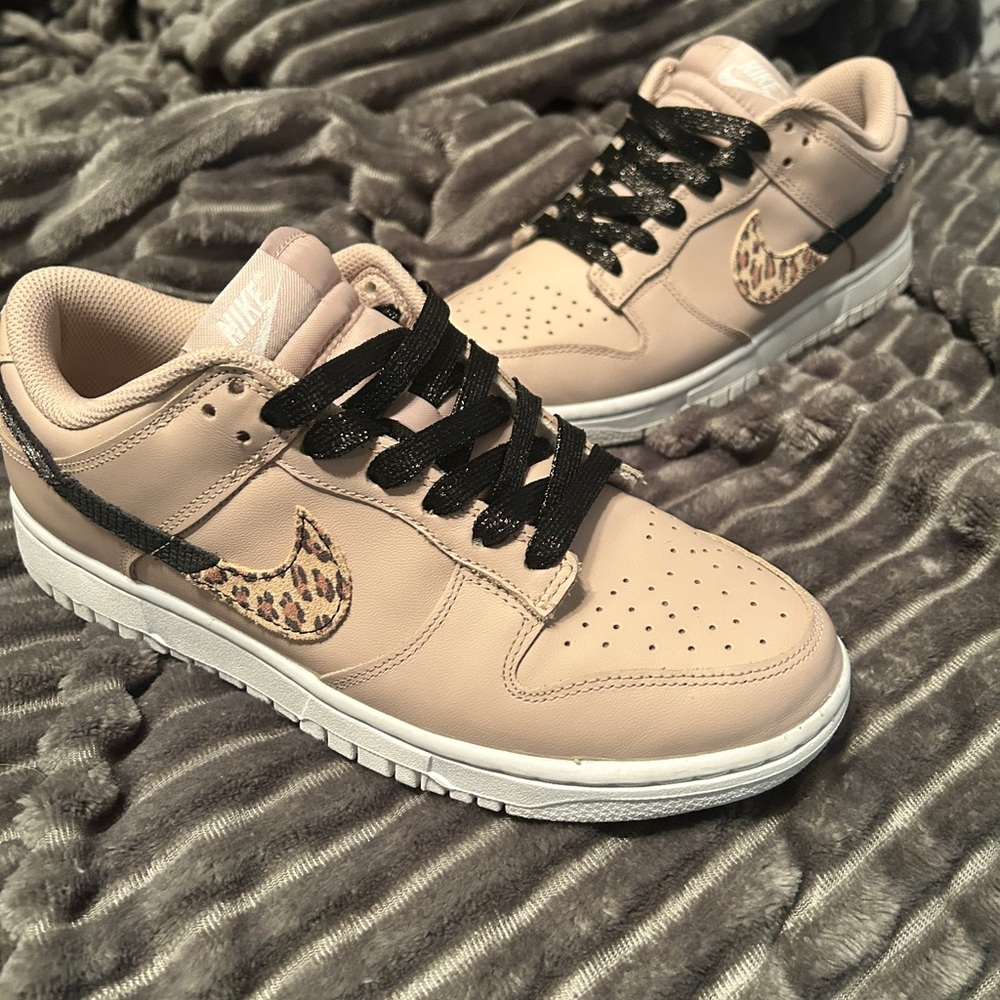 Nike Women’s Beige Cream Cheetah sneakers size 9